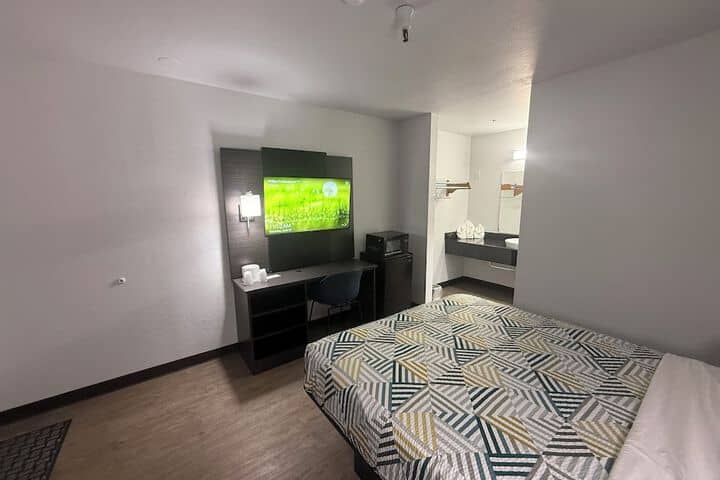 Room 25 of 51