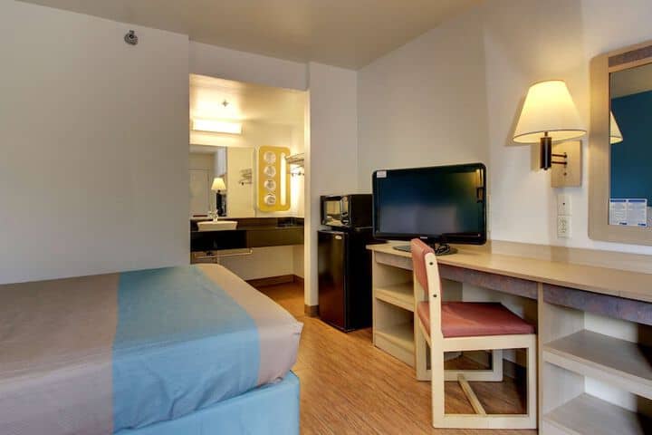 Room 6 of 51